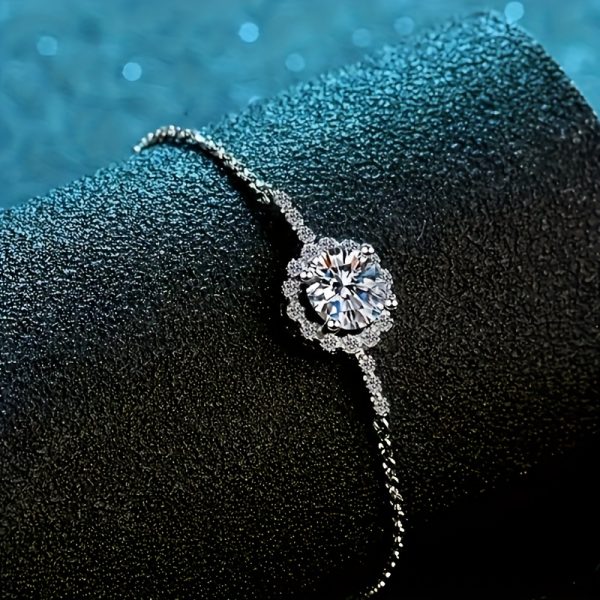 1 Piece 0.5 Carat Round Moissanite Diamond Pull Shrink Bracelet, French Romance, Suitable For Daily Wear Mother's Day Valentine's Day Anniversary Gift Birthday Gift, Give Her Unlimited Love, With Exquisite Gift Box - Image 3