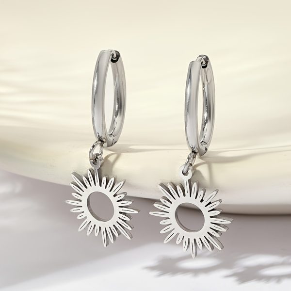 1 Pair of Trendy Retro Stainless Steel Sunflower Earrings for Men and Women, Ideal Holiday Party Gift or Couple Accessories - Image 3