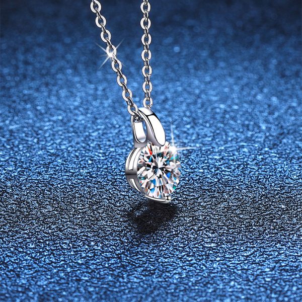 1pc Exquisite AuraBling S925 Sterling Silver Classic Moissanite Necklace - 1 Carat D Color Gemstone, Simple yet Elegant Design, Gift Box and Silver Polishing Cloth Included, Ideal Jewelry Gift for Men and Women on Any Occasion