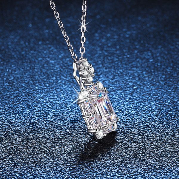 1pc Radiant Pendant, Simple Elegant Necklace for Men and Women, Daily Wear, Date, Party, Travel, Vacation, Gift for Boyfriend and Girlfriend - Image 3