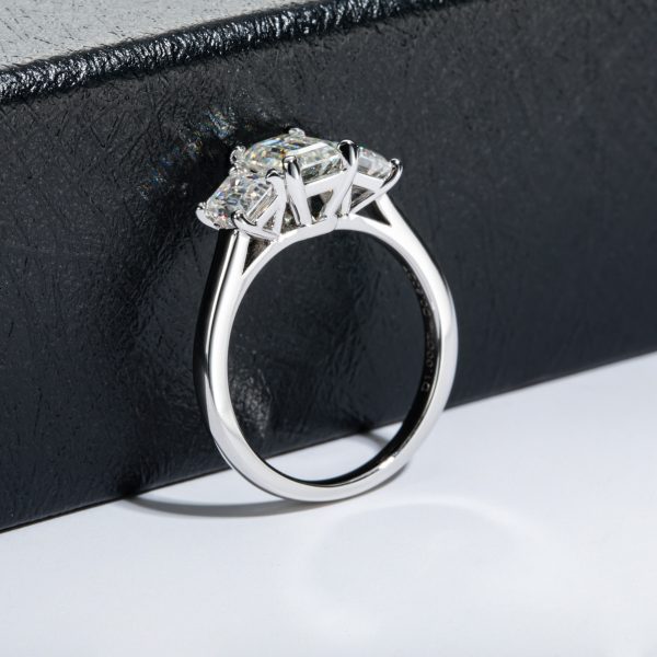 Elegant Emerald-Cut Moissanite Ring, ANU Cross-border 1.6 Carat 3-Stone Style, S925 Sterling Silver, High-End Engagementu002FWedding Jewelry - Image 4