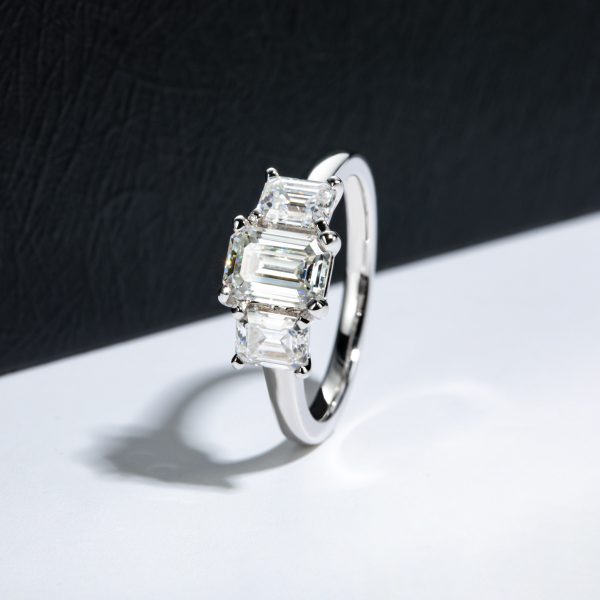 Elegant Emerald-Cut Moissanite Ring, ANU Cross-border 1.6 Carat 3-Stone Style, S925 Sterling Silver, High-End Engagementu002FWedding Jewelry - Image 3