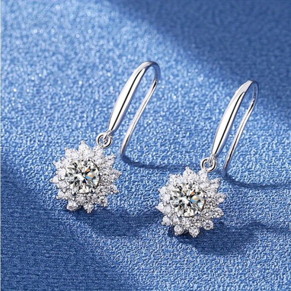 A pair of 925 sterling silvery 0.5ct*2 moissanite sunflower dangling earrings, fashionable couple style, elegant and gentle style, suitable for women's birthday gifts, anniversary gifts, suitable for daily wear, parties, honeymoons, with gift box - Image 3