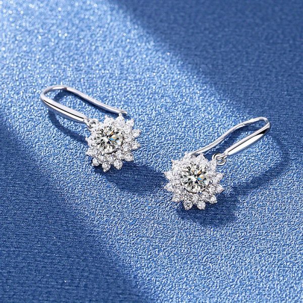 A pair of 925 sterling silvery 0.5ct*2 moissanite sunflower dangling earrings, fashionable couple style, elegant and gentle style, suitable for women's birthday gifts, anniversary gifts, suitable for daily wear, parties, honeymoons, with gift box - Image 2