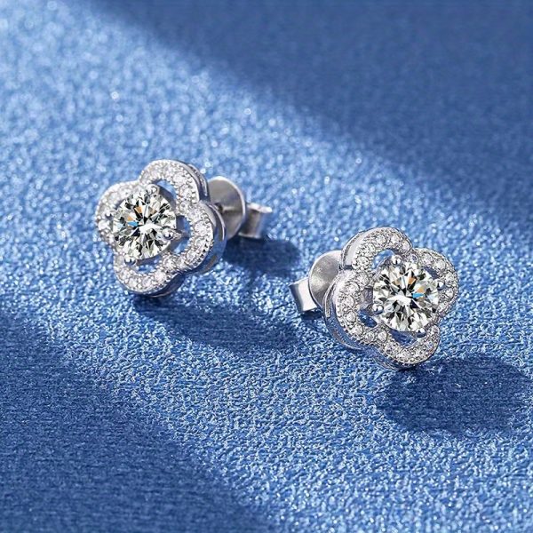 1 Pair LOVESSOM 925 Sterling Silver Earrings, 0.5 Carat Moissanite Four-Leaf Clover Studs, Elegant Style, 18K Gold Plated, Hypoallergenic for Daily Wear and Parties - Image 5