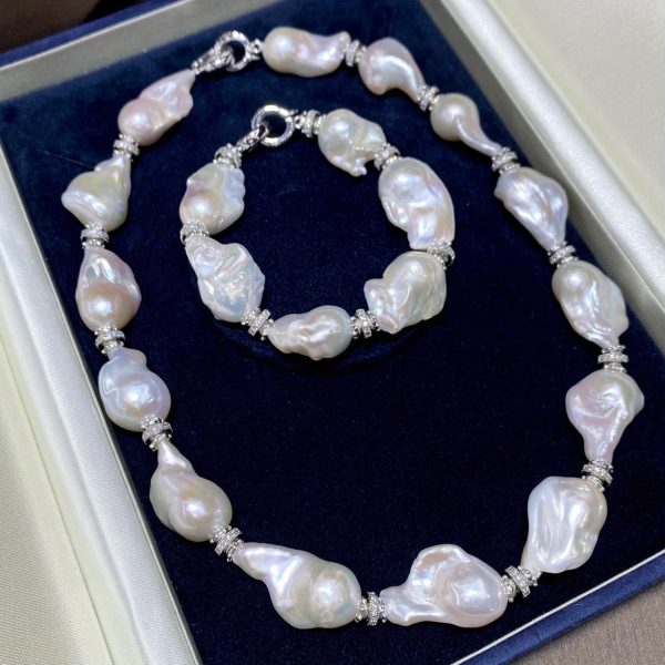 Elegant Bohemian Style Freshwater Baroque Pearl Necklace Set - Unique Irregular Shaped Pearls with Natural Luster, Ideal Gift for Friends, Includes Random Gift Box - Image 4