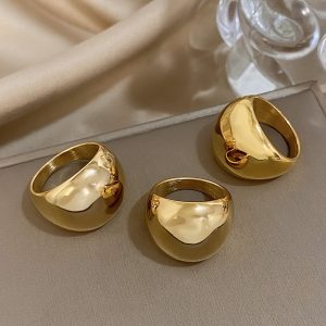 Contemporary Shine, Chic Golden-Tone Stainless Steel Chunky Geometric Ring - Perfect for Casual Attire & Special Occasions