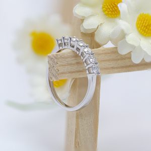 Glamorous, Shavano 0.7 CT Round Cut Moissanite Engagement Ring - S925 Sterling Silvery, Seven Stones Design for Women