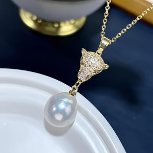 Bohemian Style Leopard Head Pendant Necklace with 1 Unusual Baroque Freshwater Pearl - Copper Base, Elegant Gift for Women, Suitable for Parties and Music Festivals, Suitable for All Seasons, Easter Holiday Jewelry
