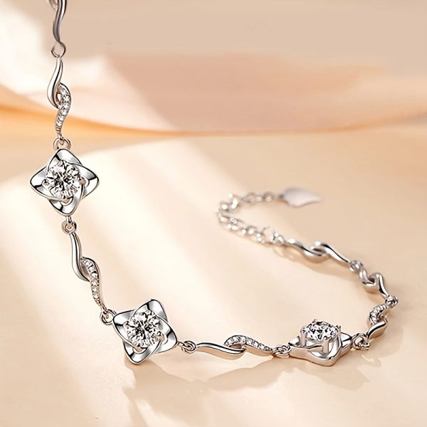 1 Moissanite Four Leaf Clover Silver Adjustable Bracelet, Luxurious And High-end, Giving Her Infinite Love, Suitable For Mothers, Friends, Various Occasions, And Comes With A Boutique Gift Box - Image 5