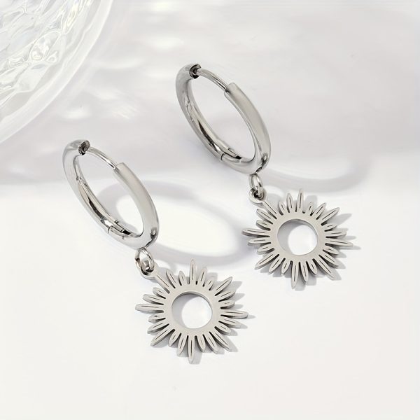 1 Pair of Trendy Retro Stainless Steel Sunflower Earrings for Men and Women, Ideal Holiday Party Gift or Couple Accessories - Image 6