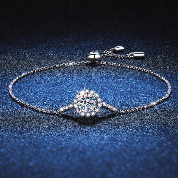 A Fashion Light Luxury Romantic Senior Sense 0.5 Carat Round Moissanite Pull Shrink Bracelet, Gift Confession Party Valentine's Day Graduation Season Adult Gift, Free Boutique Gift Box. - Image 2