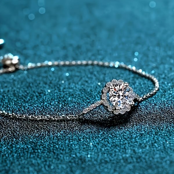 1 Piece 0.5 Carat Round Moissanite Diamond Pull Shrink Bracelet, French Romance, Suitable For Daily Wear Mother's Day Valentine's Day Anniversary Gift Birthday Gift, Give Her Unlimited Love, With Exquisite Gift Box - Image 2