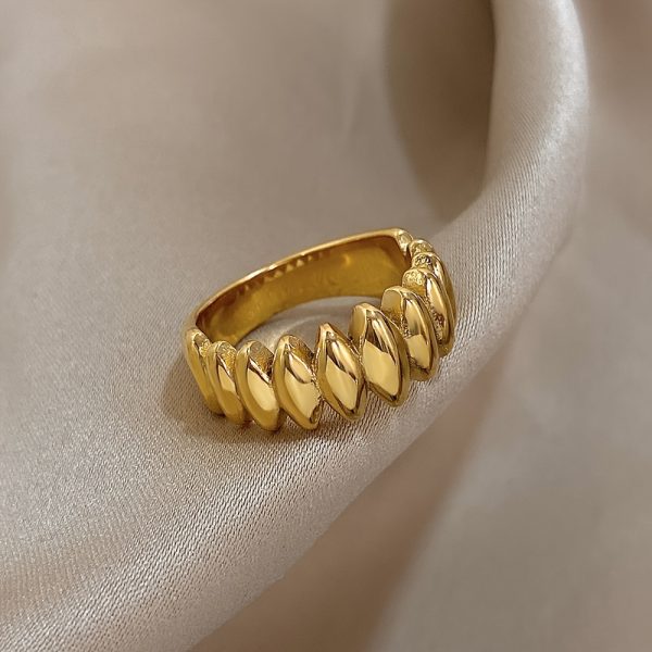 Chic Simple Teardrop Design Gold-Tone Stainless Steel Ring for Women, Fashionable Daily Wear, Hypoallergenic ?C Applicable Age Group 14+ - Image 2
