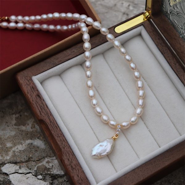 Elegant Vintage-Inspired Freshwater Pearl Necklace with Silvery Accents - Fashion Accessory - Image 5