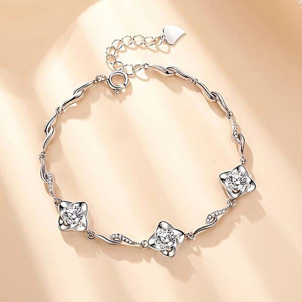 1 Moissanite Four Leaf Clover Silver Adjustable Bracelet, Luxurious And High-end, Giving Her Infinite Love, Suitable For Mothers, Friends, Various Occasions, And Comes With A Boutique Gift Box - Image 3