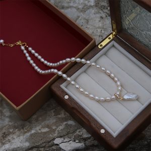Elegant Vintage-Inspired Freshwater Pearl Necklace with Silvery Accents - Fashion Accessory