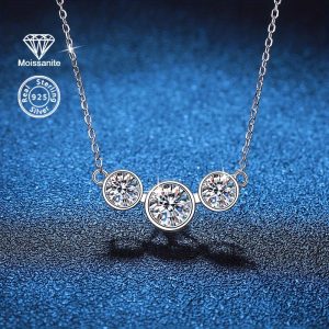 Elegant 2 Carat Moissanite Pendant Necklace in S925 Silvery - Perfect for Daily Wear, Parties, Valentine's, Christmas & Engagement Celebrations - Luxurious Gift for Her