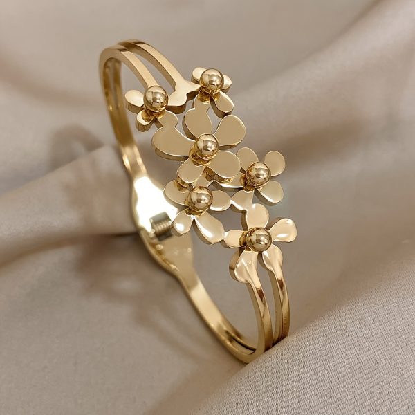 1pc 18K Gold-plated Stainless Steel Bracelet, With 6 Small Flowers Decor, For Men Women - Image 3