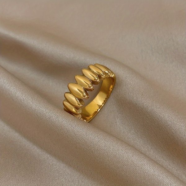 Chic Simple Teardrop Design Gold-Tone Stainless Steel Ring for Women, Fashionable Daily Wear, Hypoallergenic ?C Applicable Age Group 14+ - Image 3