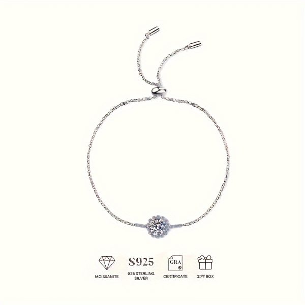 A Fashion Light Luxury Romantic Senior Sense 0.5 Carat Round Moissanite Pull Shrink Bracelet, Gift Confession Party Valentine's Day Graduation Season Adult Gift, Free Boutique Gift Box.