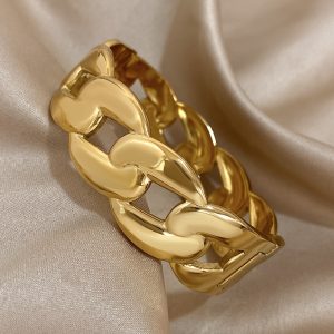 Sophisticated, Chic Golden-Tone Stainless Steel Chain Bracelet for Women - Fashionable Accessory